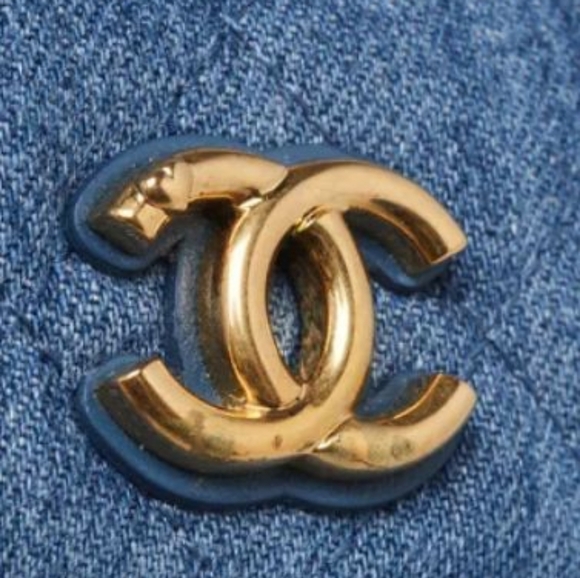 Chanel VIP Bag - Picture 2 of 8